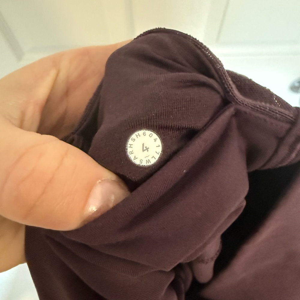 Lululemon high rise leggings - lace on the sides - Picture 9 of 9